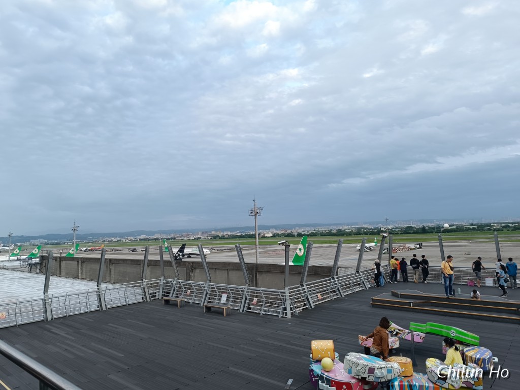 町·草休行館