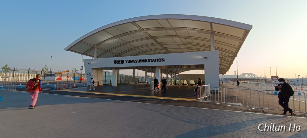 東エントランス広場