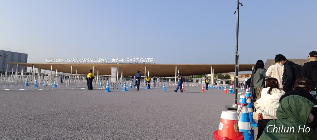 東エントランス広場