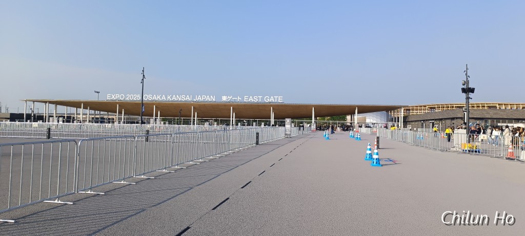東エントランス広場