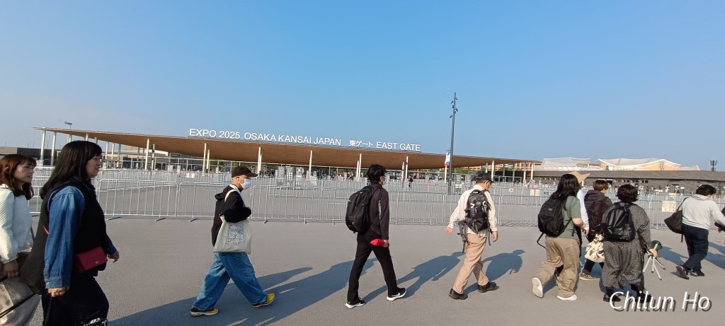 東エントランス広場
