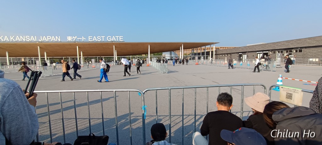 東エントランス広場