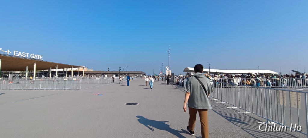 東エントランス広場