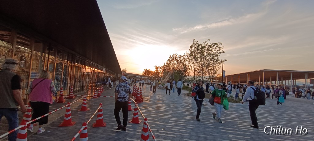 西ゲート広場