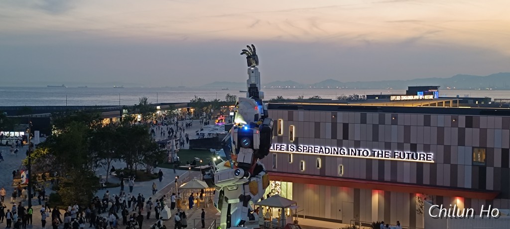 西ゲート広場