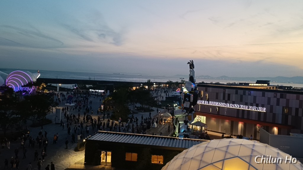 西ゲート広場