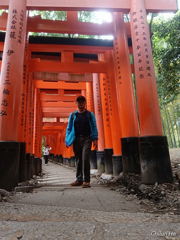 御本社へ二丁　　お山参詣道
