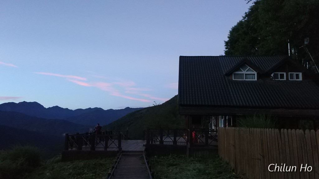 雪山登山口服務站