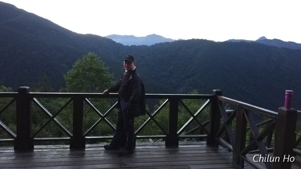 雪山登山口服務站