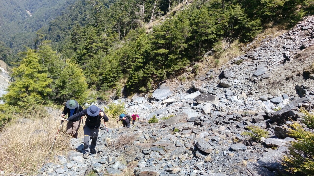 中央尖山2019.04.04-.08_190409_0052