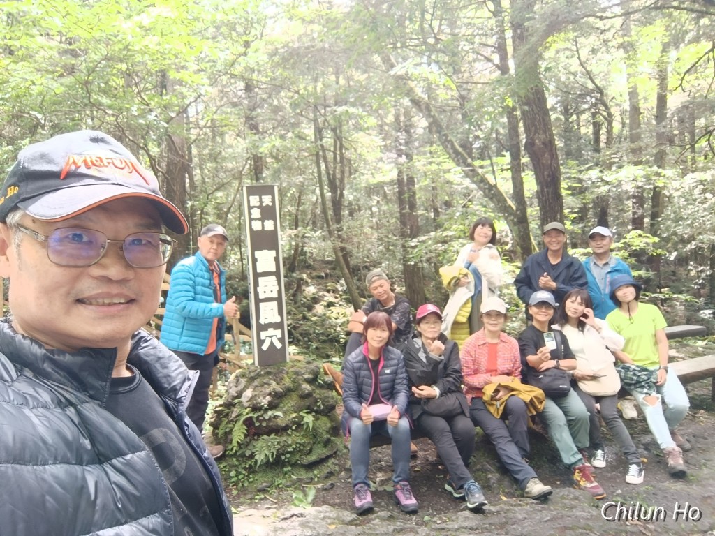 この付近一帯がこの様な 玄武岩質溶岩で作られております
