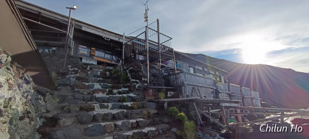 本八合目トモエ館